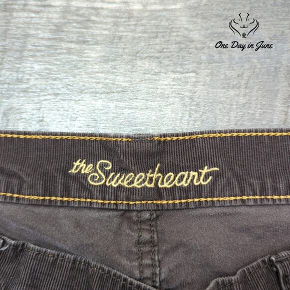 Old Navy Sweetheart Straight Leg Jeans Size 8 - Picture 2 of 6